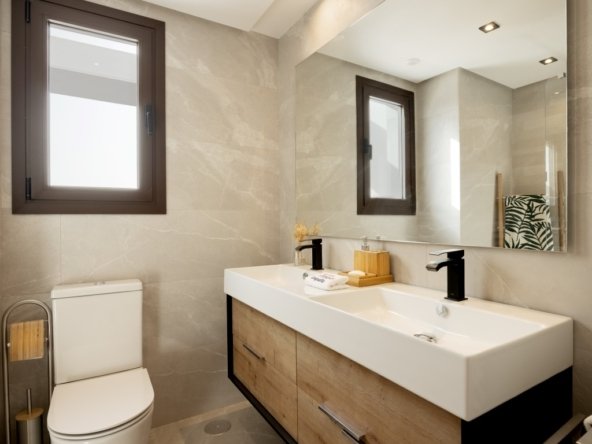B9-2_Almazara-Views_townhouses_Istan_Marbella_bathroom_Sept-